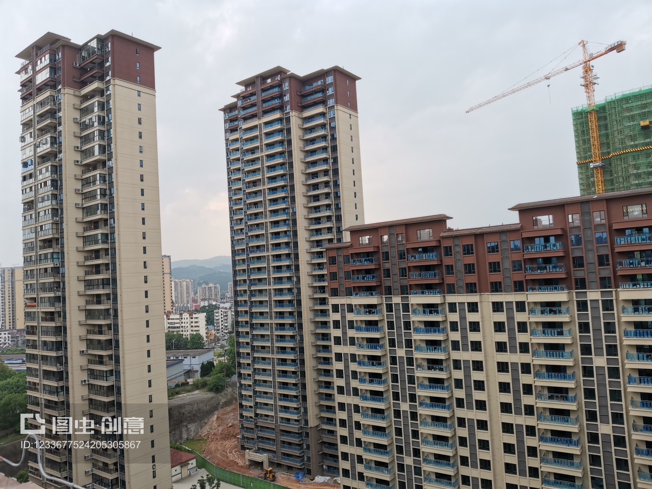 2021年6月16日,湖北宜昌,建设中的商品住宅。统计局:前5月全国房地产开发投资54318亿元